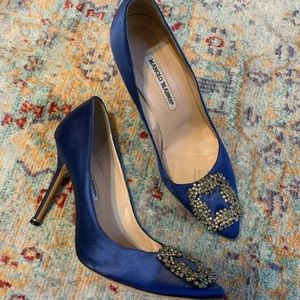 Monolo Blahnik Hangisi satin crystal toe pump